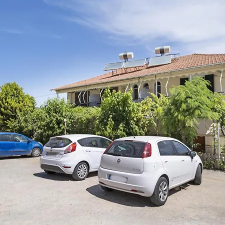 Tasoula With Sea View 5 شقة *